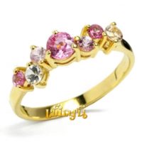 แหวนซัฟไฟร์สีชมพูและสีขาว